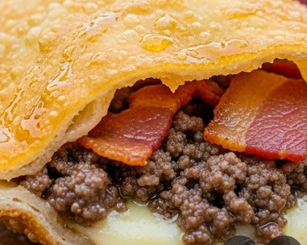 Pastel Carne c/ bacon e queijo